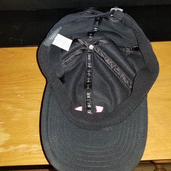 WOMENS Under armour black/pink hat - Picture 2 of 3